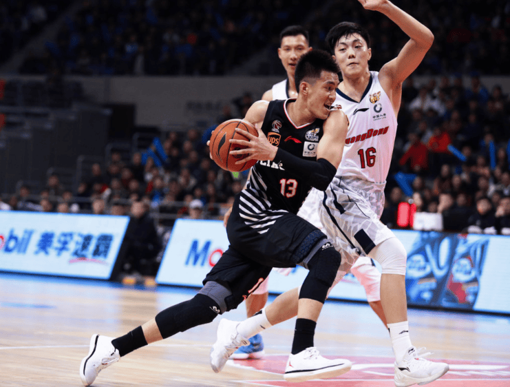 深圳队逆转灰熊，郭艾伦带队取胜